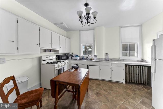 205 LONDON GROVE RD, West Grove, PA 19390