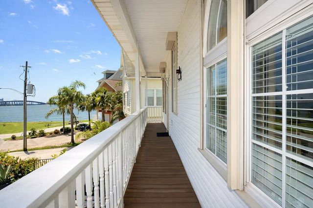 431 Hana Drive, Tiki Island, TX 77554