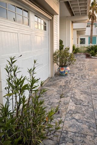 431 Hana Drive, Tiki Island, TX 77554