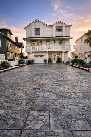 431 Hana Drive, Tiki Island, TX 77554