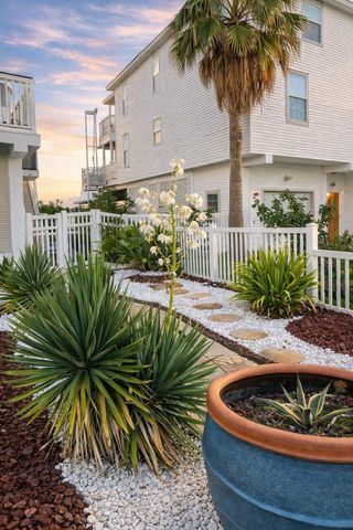 431 Hana Drive, Tiki Island, TX 77554