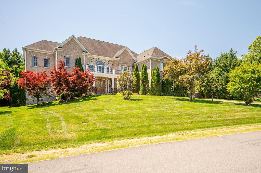 1002 SHERMAN CT, Great Falls, VA 22066