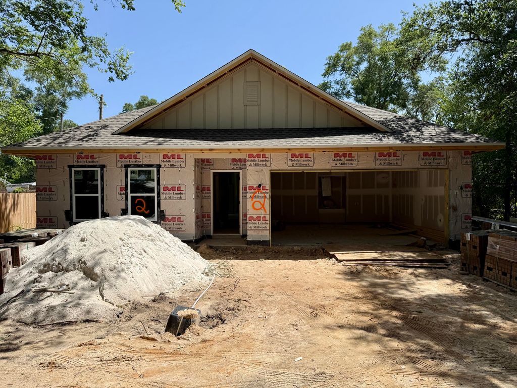 Image 2 of property listing at 2 19th Street, Niceville, FL 32578