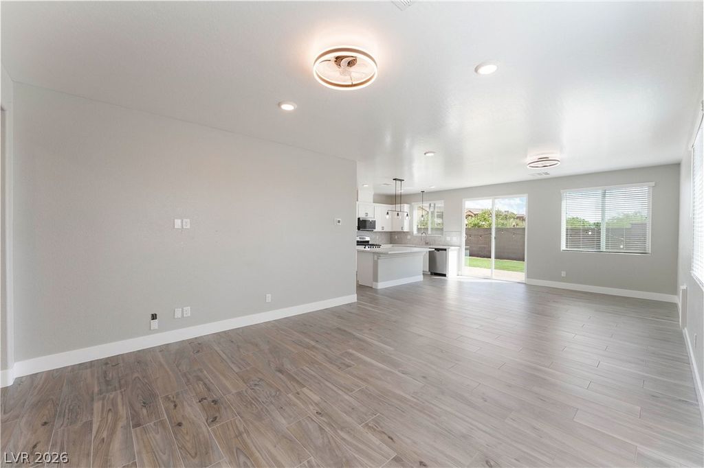 7604 Bandon Cliffs Street, North Las Vegas, NV 89084 — photo 4