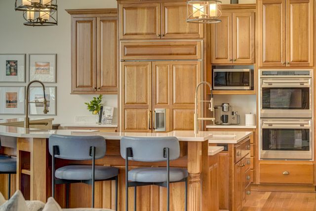 5256 Oxford Street N, Shoreview, MN 55126