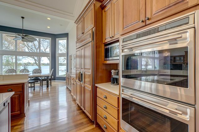 5256 Oxford Street N, Shoreview, MN 55126