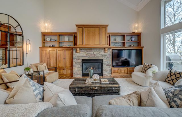 5256 Oxford Street N, Shoreview, MN 55126