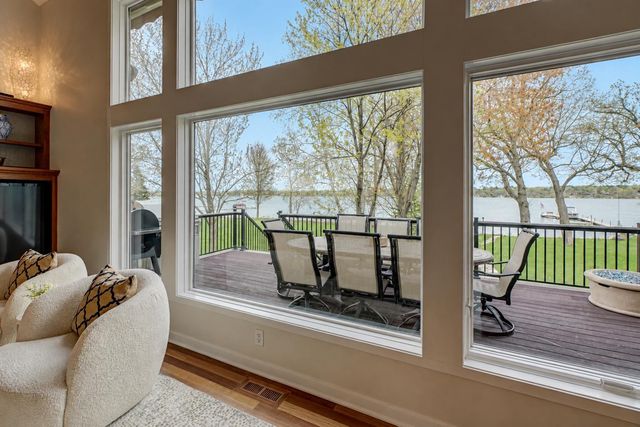 5256 Oxford Street N, Shoreview, MN 55126