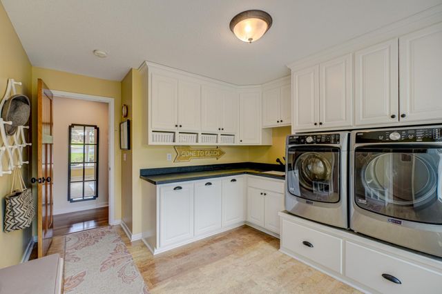 5256 Oxford Street N, Shoreview, MN 55126