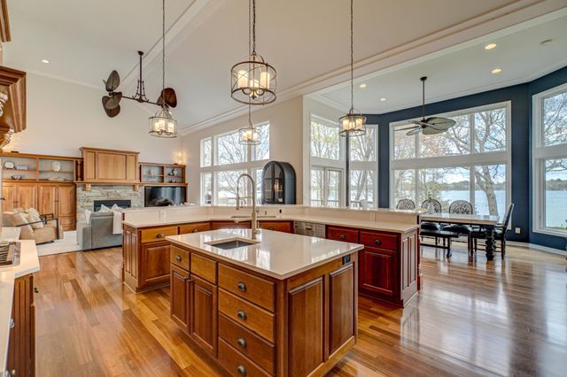 5256 Oxford Street N, Shoreview, MN 55126