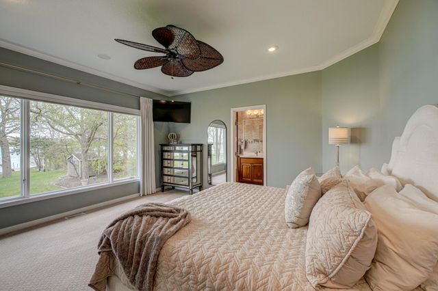 5256 Oxford Street N, Shoreview, MN 55126