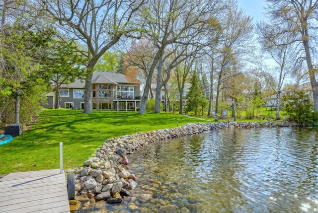 5256 Oxford Street N, Shoreview, MN 55126