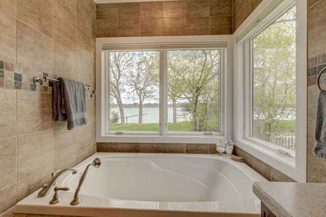 5256 Oxford Street N, Shoreview, MN 55126