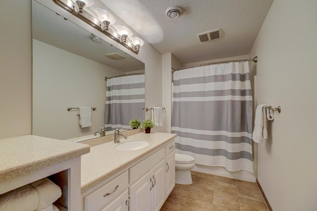 5256 Oxford Street N, Shoreview, MN 55126