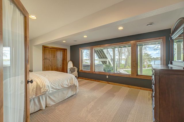 5256 Oxford Street N, Shoreview, MN 55126
