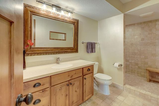 5256 Oxford Street N, Shoreview, MN 55126