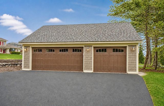 5256 Oxford Street N, Shoreview, MN 55126
