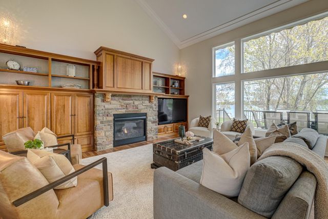 5256 Oxford Street N, Shoreview, MN 55126