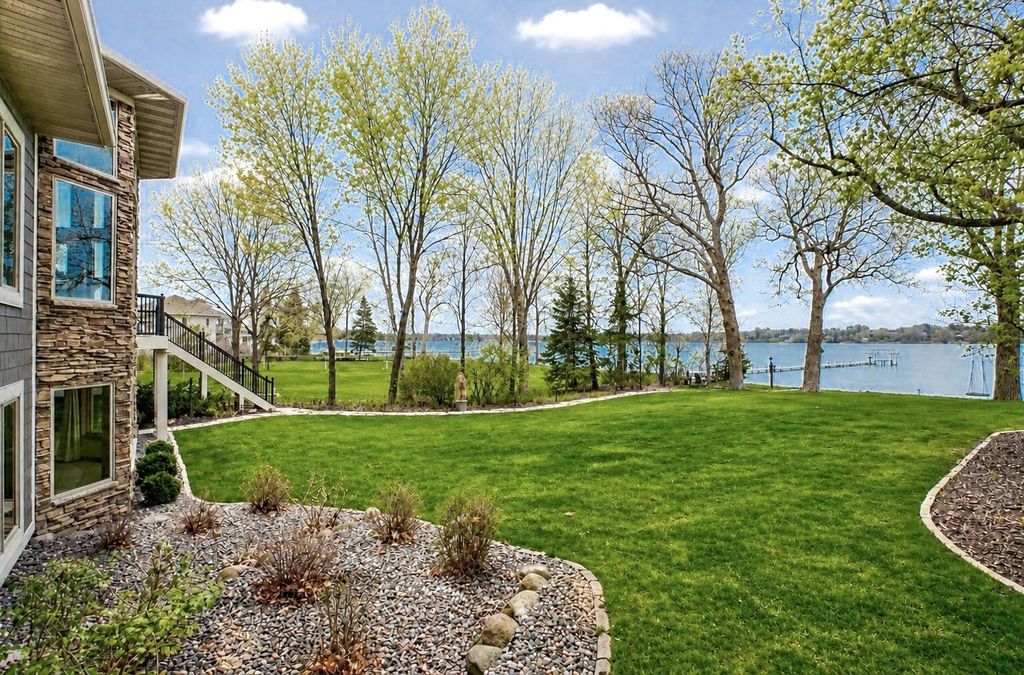 5256 Oxford Street N, Shoreview, MN 55126 — photo 2