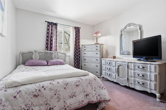 4904 Lake Grove Drive, White Lake Charter Township, MI 48383