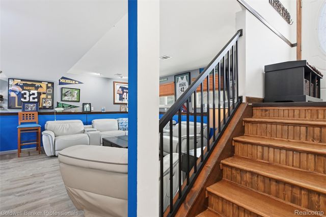 4904 Lake Grove Drive, White Lake Charter Township, MI 48383