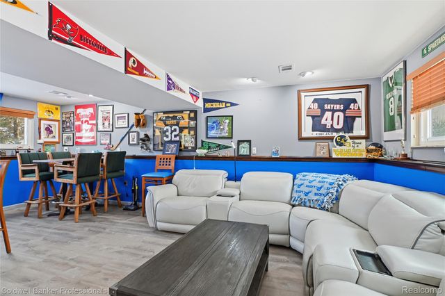 4904 Lake Grove Drive, White Lake Charter Township, MI 48383