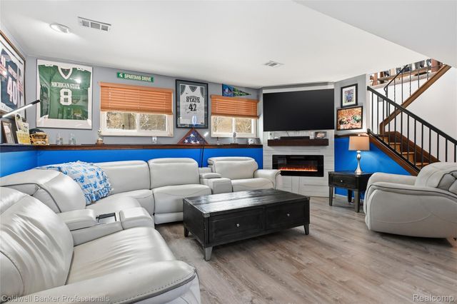 4904 Lake Grove Drive, White Lake Charter Township, MI 48383