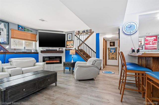 4904 Lake Grove Drive, White Lake Charter Township, MI 48383