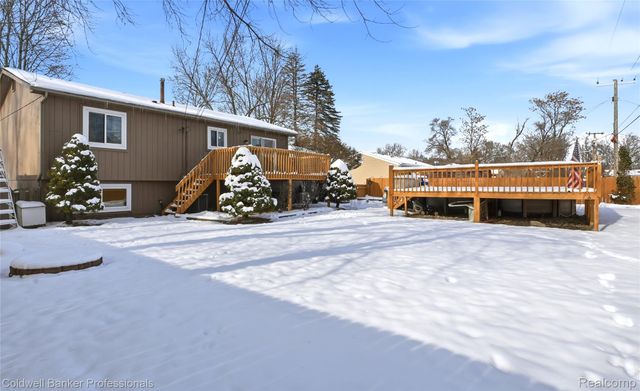 4904 Lake Grove Drive, White Lake Charter Township, MI 48383