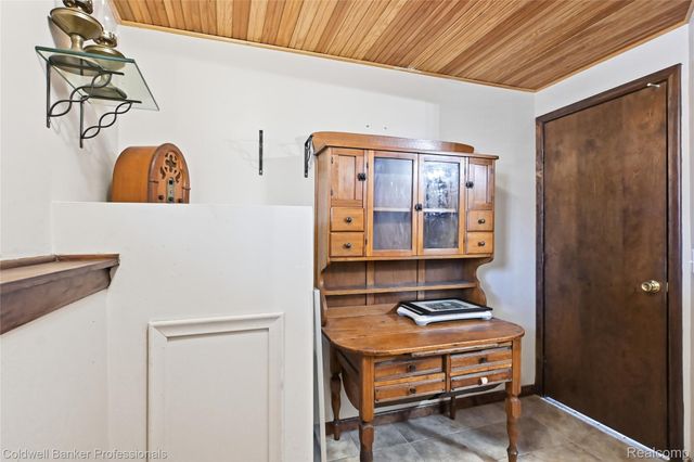 4904 Lake Grove Drive, White Lake Charter Township, MI 48383