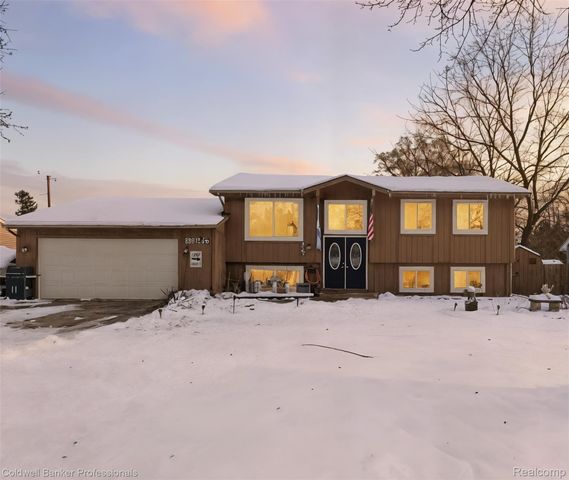 4904 Lake Grove Drive, White Lake Charter Township, MI 48383