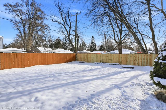 4904 Lake Grove Drive, White Lake Charter Township, MI 48383