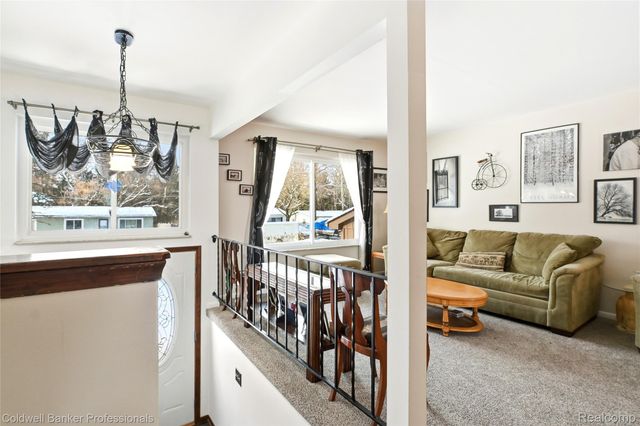 4904 Lake Grove Drive, White Lake Charter Township, MI 48383