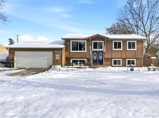 4904 Lake Grove Drive, White Lake Charter Township, MI 48383