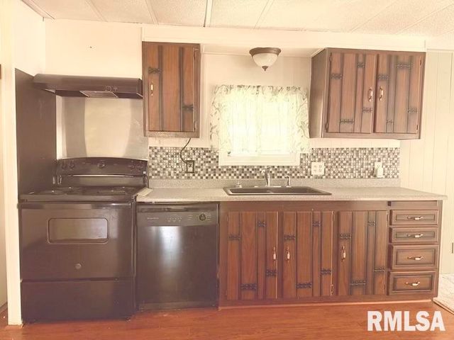 302 WHITE OAK Drive, Morton, IL 61550