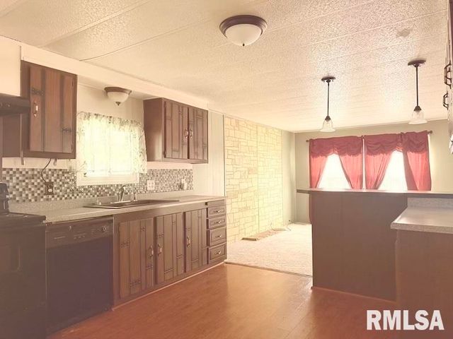 302 WHITE OAK Drive, Morton, IL 61550
