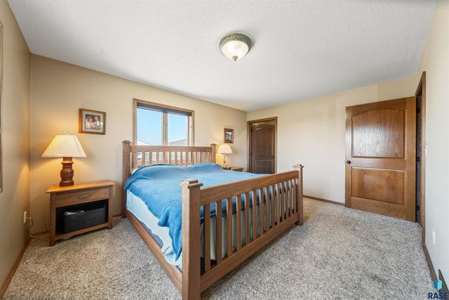 27053 S Tallgrass Ave Avenue, Sioux Falls, SD 57108