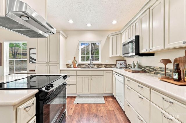 2442 W Hill Rd, Boise, ID 83702