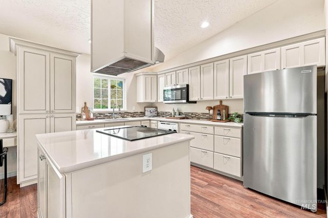 2442 W Hill Rd, Boise, ID 83702