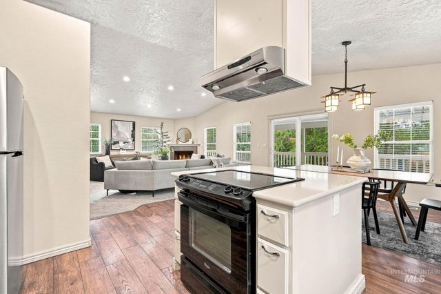 2442 W Hill Rd, Boise, ID 83702