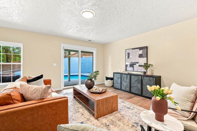 2442 W Hill Rd, Boise, ID 83702