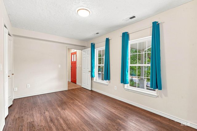 2442 W Hill Rd, Boise, ID 83702