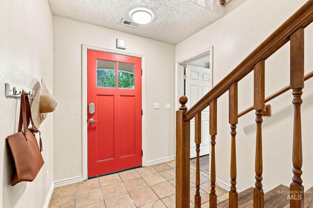 2442 W Hill Rd, Boise, ID 83702