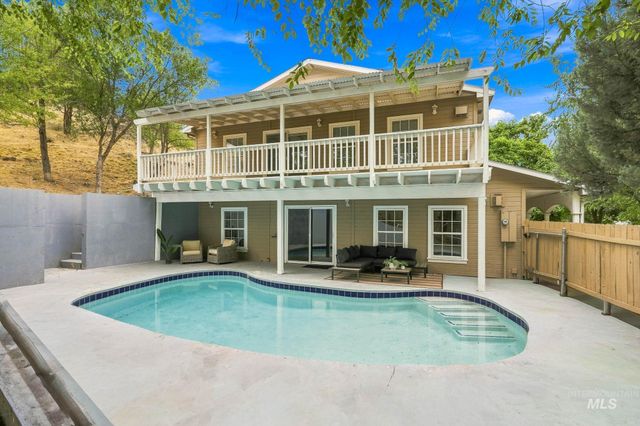 2442 W Hill Rd, Boise, ID 83702