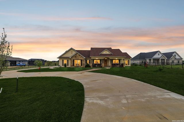 9691 Crow Ln, Adkins, TX 78101
