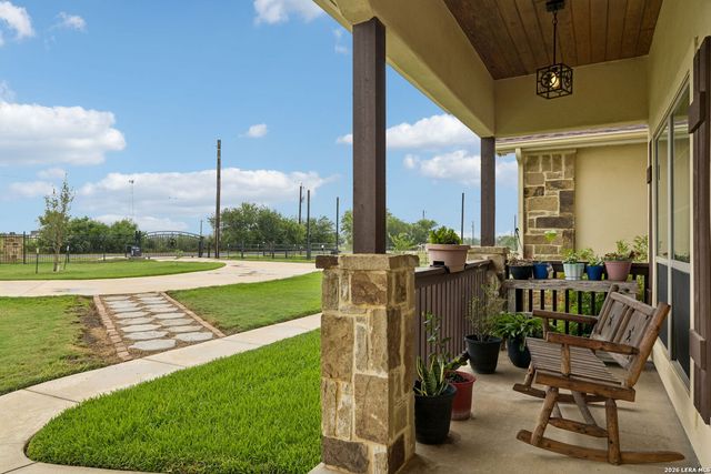 9691 Crow Ln, Adkins, TX 78101
