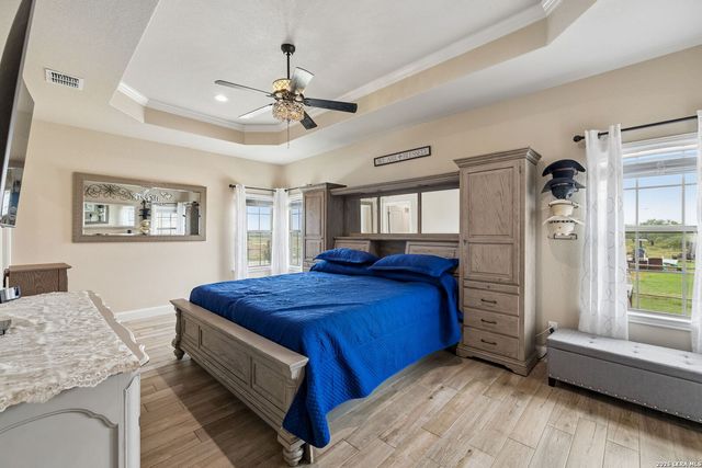 9691 Crow Ln, Adkins, TX 78101