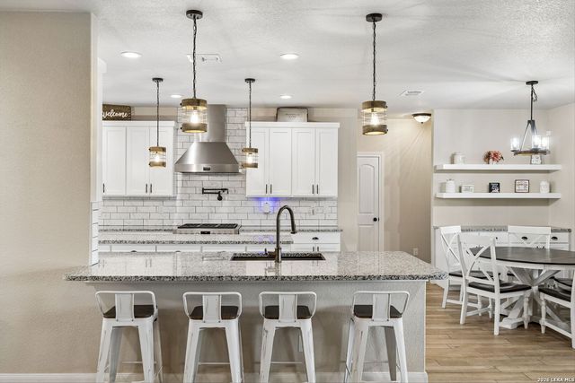 9691 Crow Ln, Adkins, TX 78101