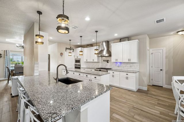 9691 Crow Ln, Adkins, TX 78101