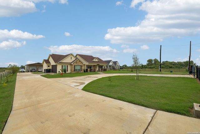 9691 Crow Ln, Adkins, TX 78101
